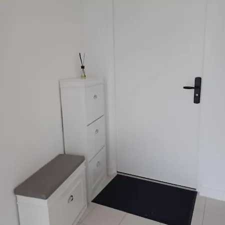 Apartment Plain-pied 80 M2 Dans Maison, Parking Prive Gratuit Versailles