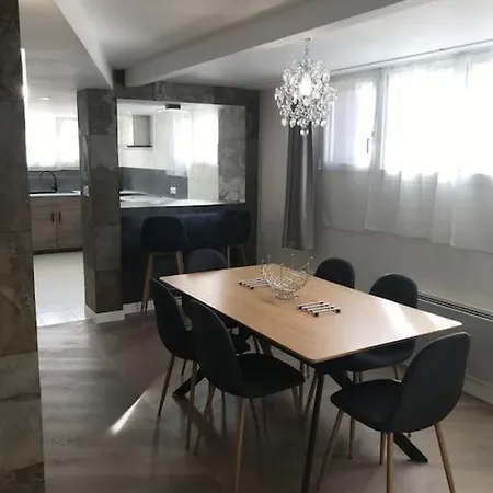 Plain-pied 80 M2 Dans Maison, Parking Prive Gratuit, Gare Directe Paris Versailles