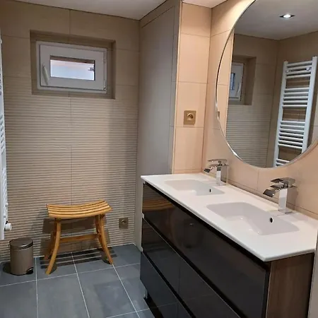 Plain-pied 80 M2 Dans Maison, Parking Prive Gratuit, Gare Directe Paris Versailles