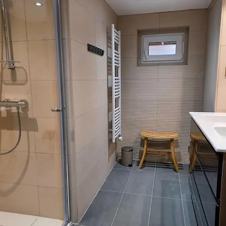 Apartment Plain-pied 80 M2 Dans Maison, Parking Prive Gratuit Versailles