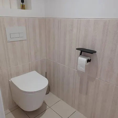 Plain-pied 80 M2 Dans Maison, Parking Prive Gratuit, Gare Directe Paris Apartment *