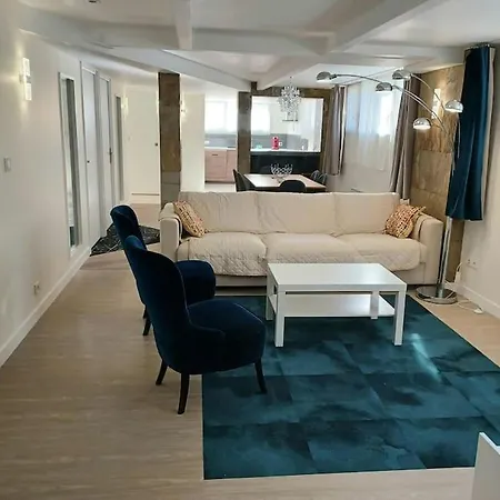 Plain-pied 80 M2 Dans Maison, Parking Prive Gratuit * Versailles