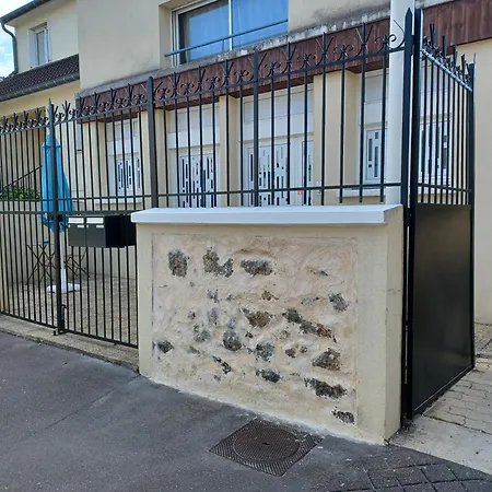 Apartment Plain-pied 80 M2 Dans Maison, Parking Prive Gratuit Versailles