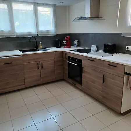 Plain-pied 80 M2 Dans Maison, Parking Prive Gratuit, Gare Directe Paris *