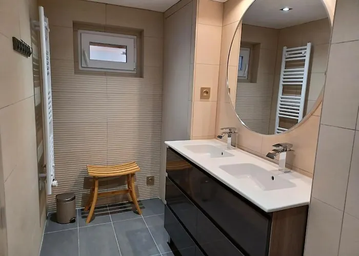 Plain-pied 80 M2 Dans Maison, Parking Prive Gratuit, Gare Directe Paris 베흑사이으