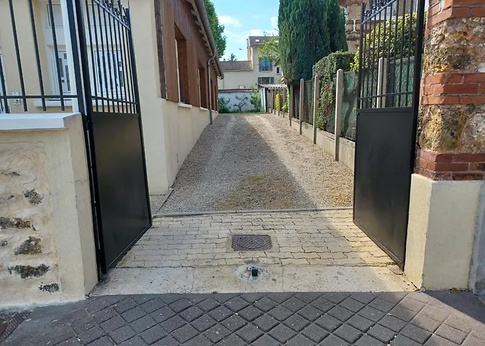 Plain-pied 80 M2 Dans Maison, Parking Prive Gratuit, Gare Directe Paris 아파트 베흑사이으