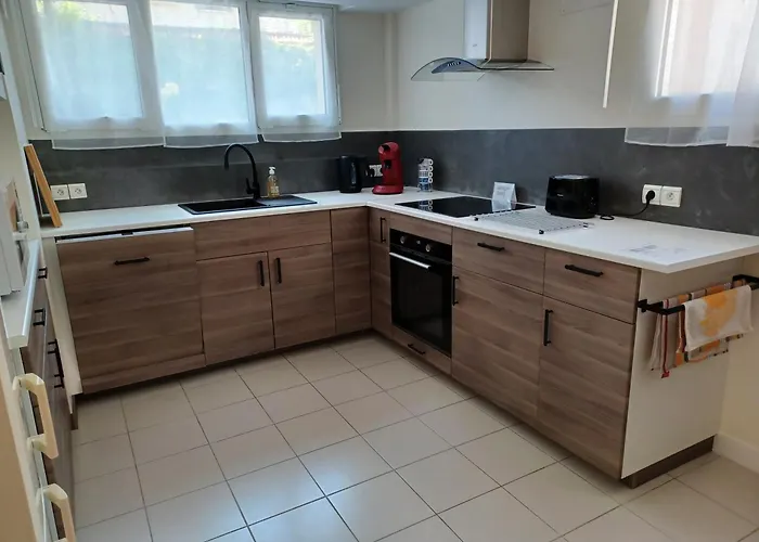 Plain-pied 80 M2 Dans Maison, Parking Prive Gratuit, Gare Directe Paris *